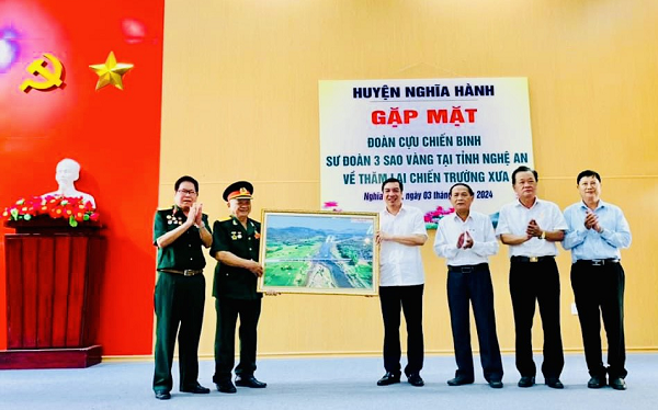 UBND huyện Nghĩa Hành gặp mặt Đoàn Cựu chiến binh Sư đoàn 3 Sao Vàng tỉnh Nghệ An