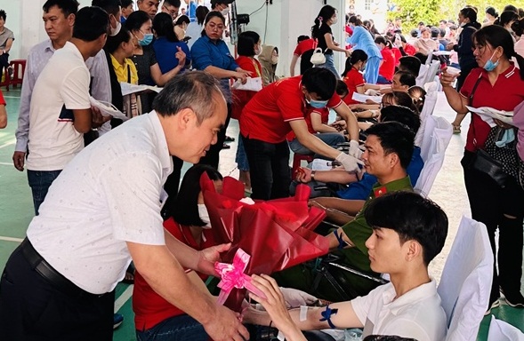 Ban Chỉ đạo vận động hiến máu tình nguyện tỉnh Quảng Ngãi phối hợp UBND huyện Nghĩa Hành đã tổ chức Lễ phát động “Ngày toàn dân hiến máu tình nguyện 7.4”