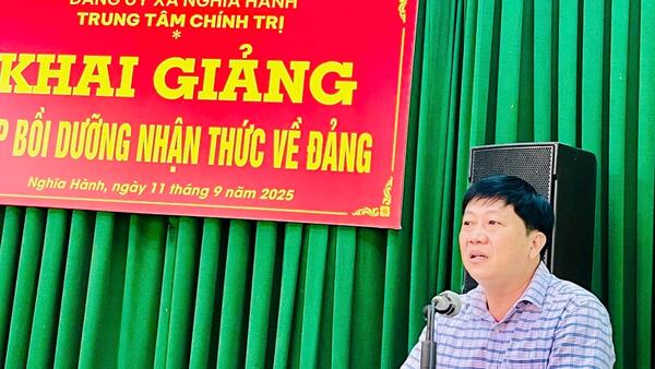 Trung tâm Chính trị xã: Mở lớp bồi dưỡng nhận thức về Đảng cho học sinh Trung học phổ thông
