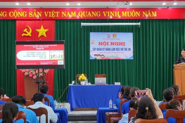 Huyện đoàn tổ chức Hội nghị tập huấn Kỹ năng làm việc với trẻ em