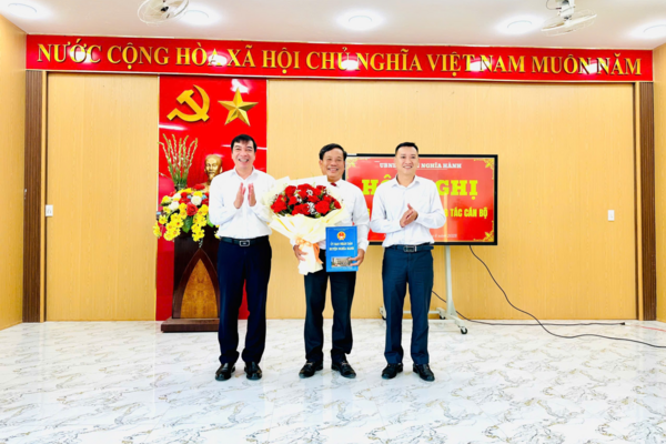 Công bố Quyết định về việc bổ nhiệm chức vụ Hiệu trưởng Trường THCS Huỳnh Thúc Kháng