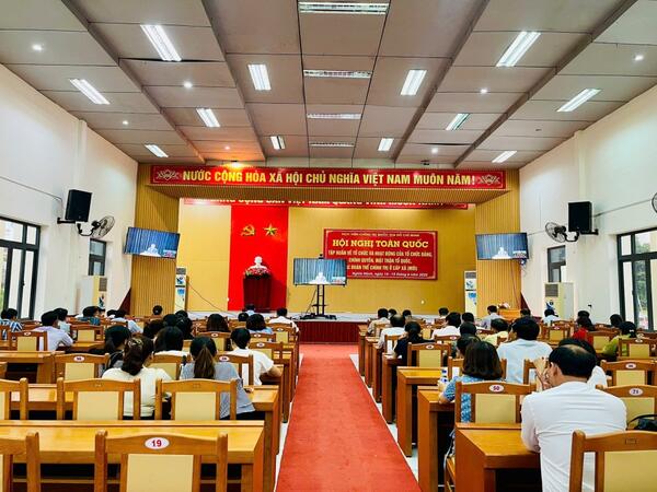 Tập huấn về tổ chức và hoạt động của tổ chức Đảng, chính quyền, mặt trận tổ quốc, các đoàn thể chính trị ở cấp xã (mới)